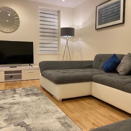 Amazing 2 Bed 2 Bath Private Apartment Уотфорд Экстерьер фото